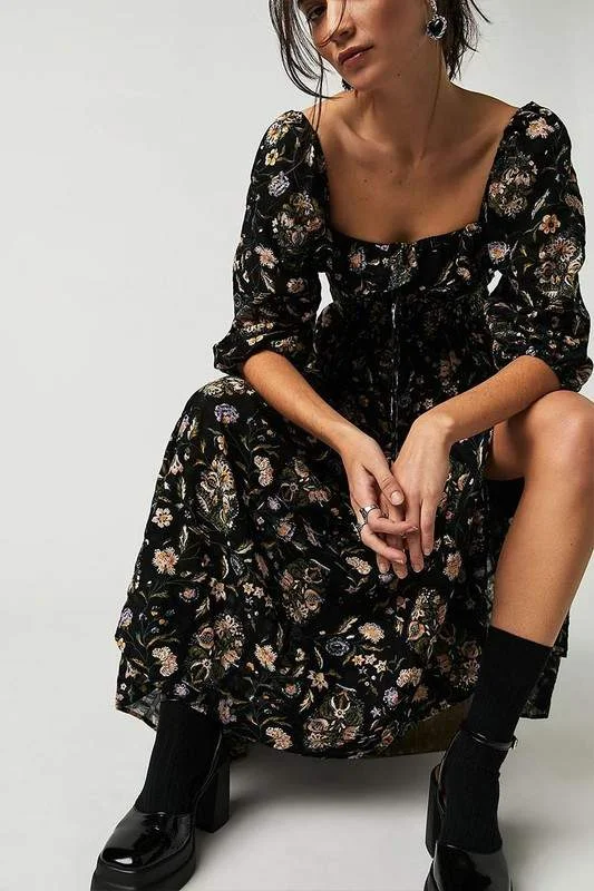 GRAPHIC SQUARE NECK MAXI DRESS Cozy Open-Back Maxi Dress