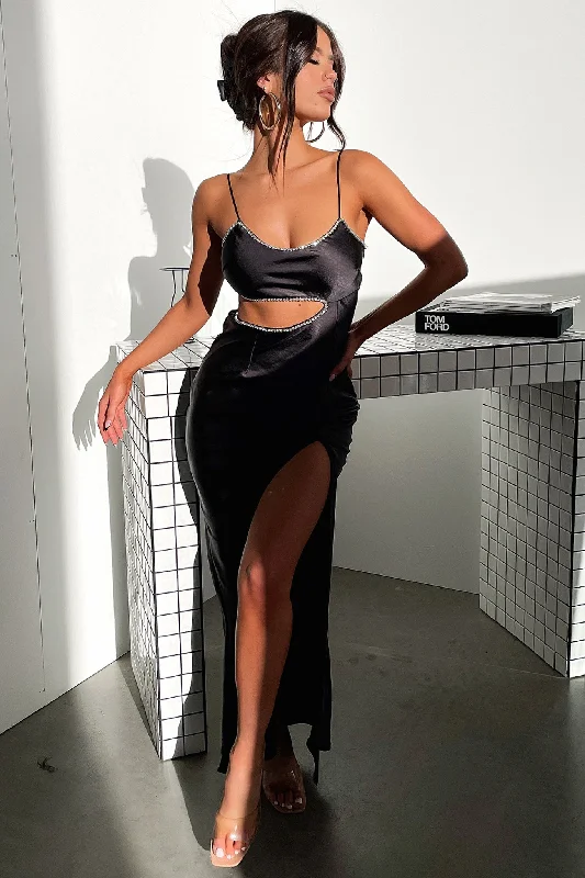 Kiara Maxi Dress - Black Trendy V-Neck Maxi Dress