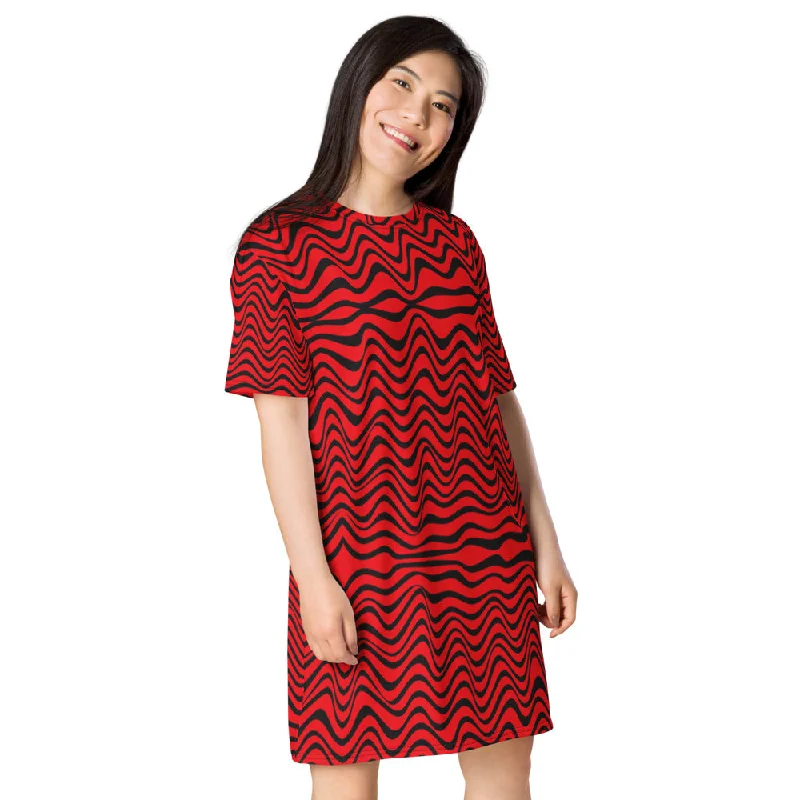 Red Black Wavy T-Shirt Dress, Abstract Waves Women's Short Sleeves Designer Dress-Made in USA/EU Print Jacquard Patchwork Red Black Wavy T-Shirt Dress, Abstract Waves Women's Short Sleeves Designer Dress-Made in USA/EU Print Jacquard Patchwork