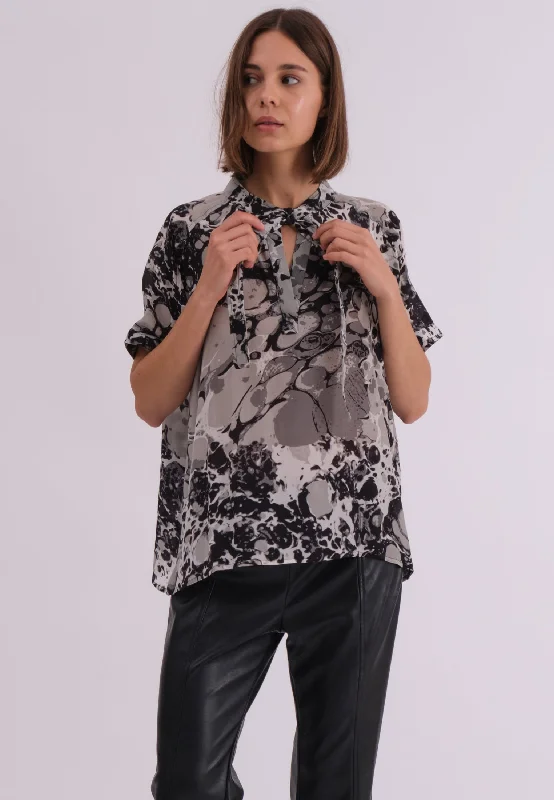 HIDDEN BLOUSE STREAM Soft Knit Blouse