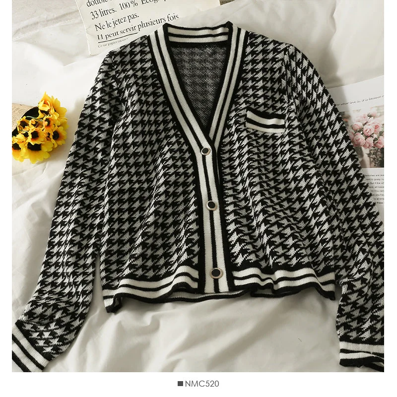 New Vintage thousand bird check low neck loose and thin sweater 1874 Machine Wash Dry Clean Hand Wash New Vintage thousand bird check low neck loose and thin sweater 1874 Machine Wash Dry Clean Hand Wash